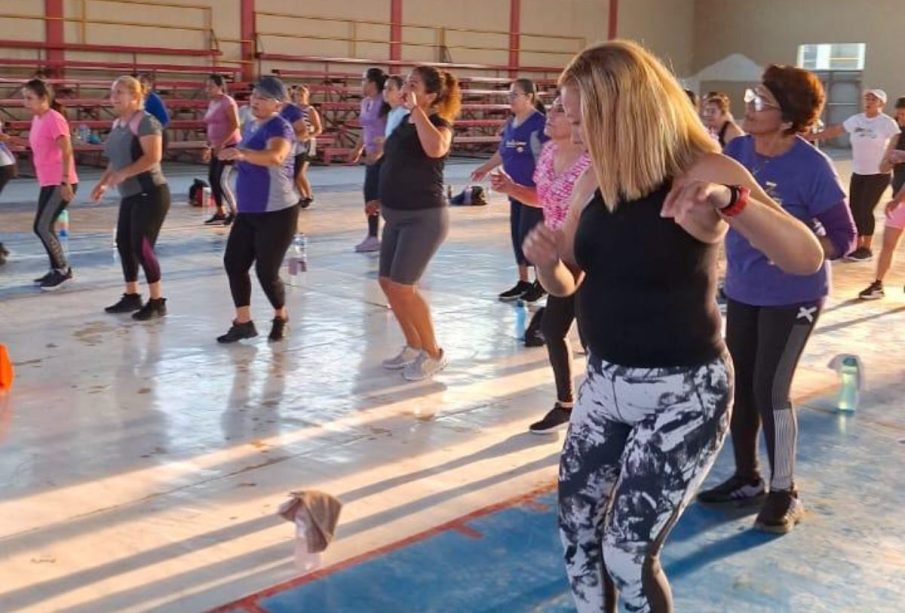 Mujeres bailando