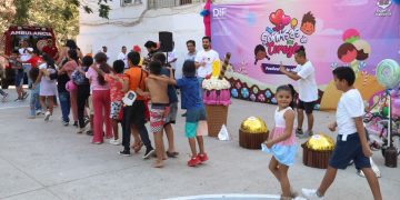 Niños disfrutando del festival “Sonrisas de Corazón”