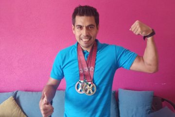 Pablo Delgadillo Cortés con medallas