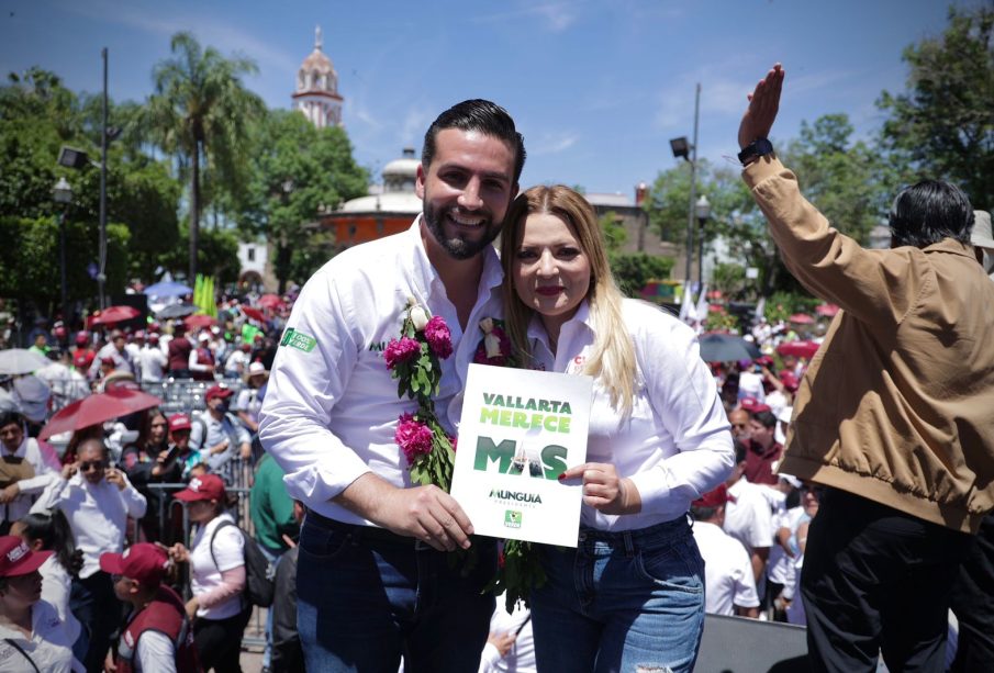 Recibe Claudia Delgadillo propuestas de campaña de Luis Munguía