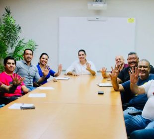 Reunión de Héctor Santana con exdirectores del ayuntamiento