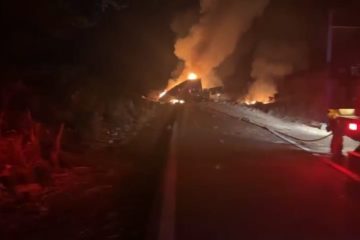 Tráileres se incendiaron tras chocar en carretera Guadalajara-Tepic