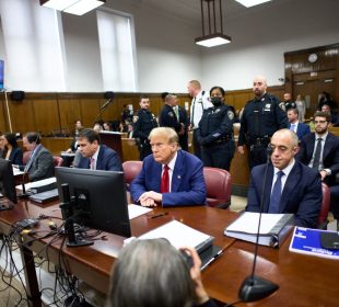 Trump durante juicio por soborno a exactriz cine adultos