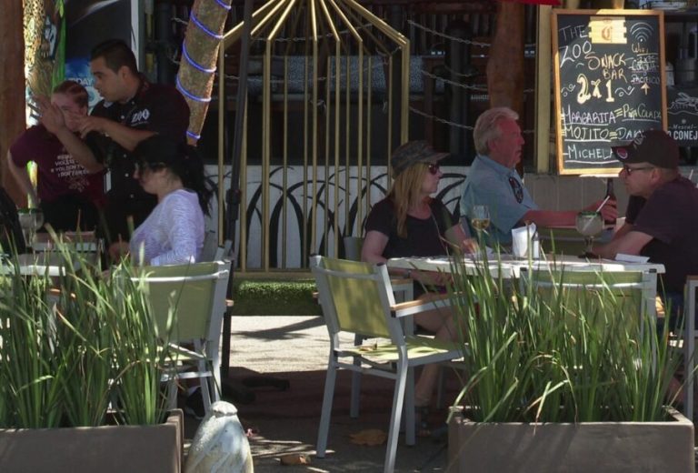 Turistas en restaurante