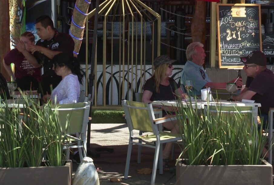 Turistas en restaurante