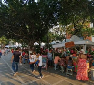 CFE multa a Ayuntamiento de Vallarta con un millón de pesos por puestos en Plaza de Armas