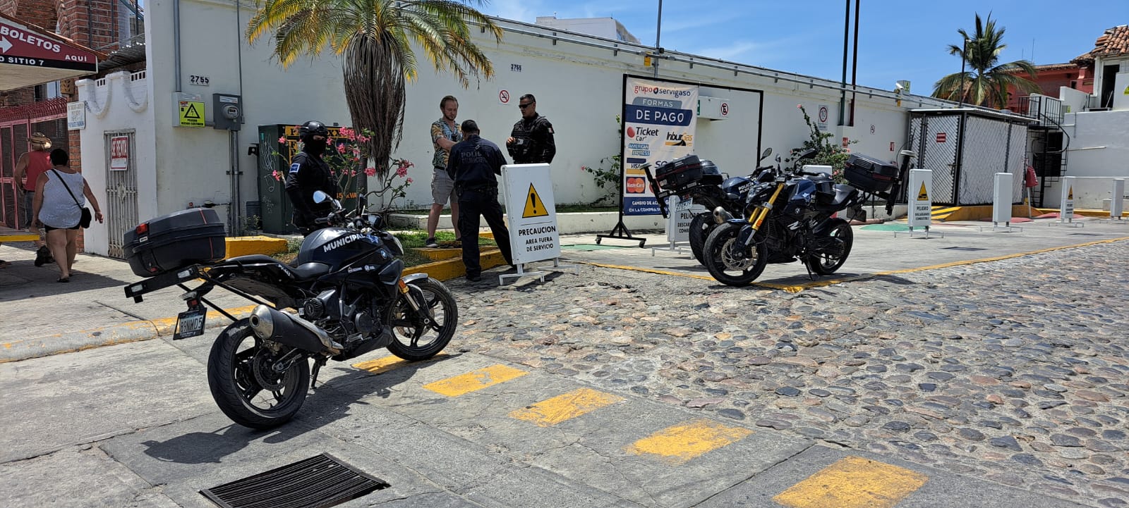 "Ponchallantas" roban 120 mil pesos a extranjero en Vallarta