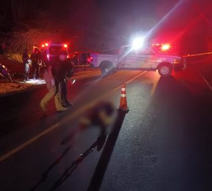 Hombre muere al derrapar su motocicleta en Carretera Federal 200