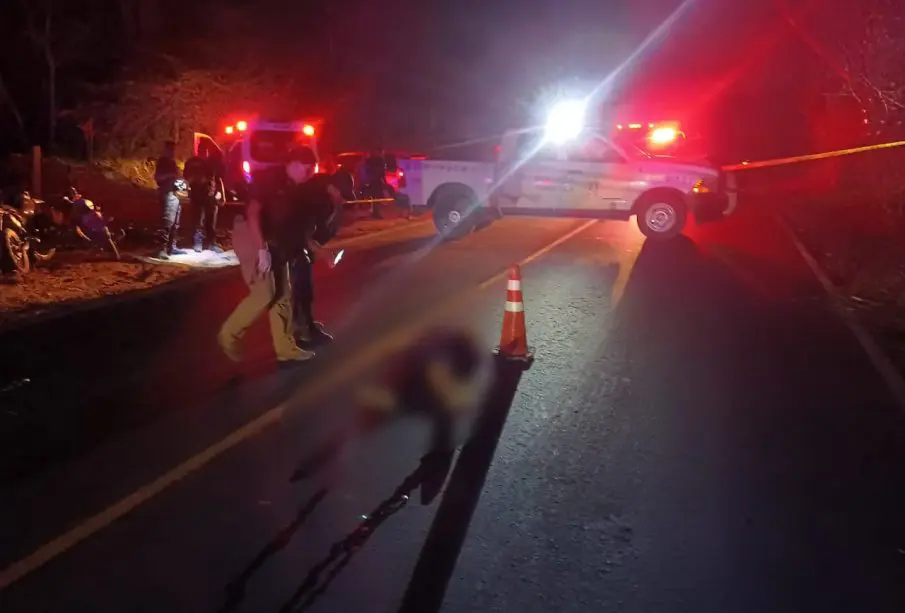 Hombre muere al derrapar su motocicleta en Carretera Federal 200