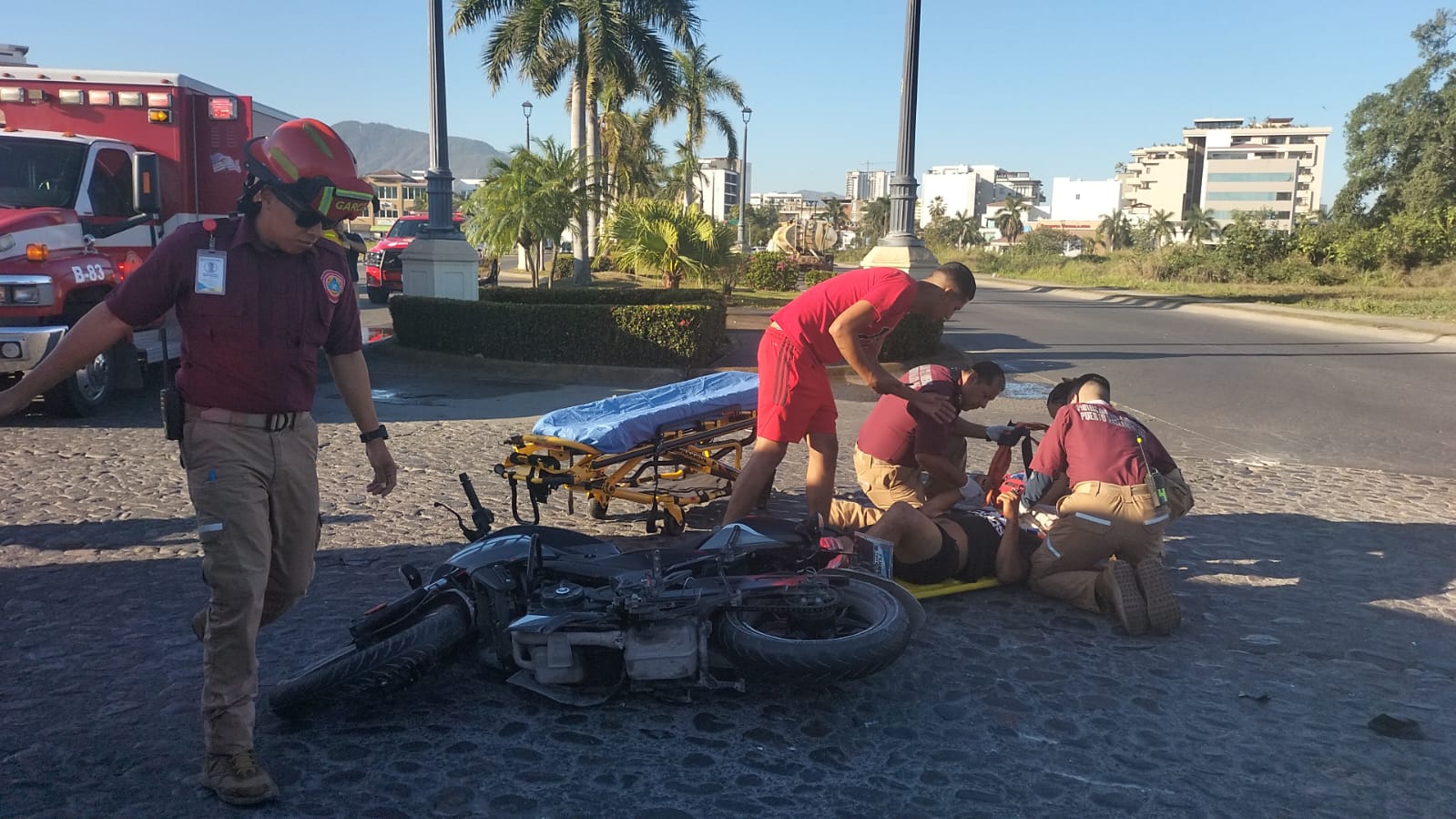 Ahora en Fluvial, motociclista resulta herido en accidente