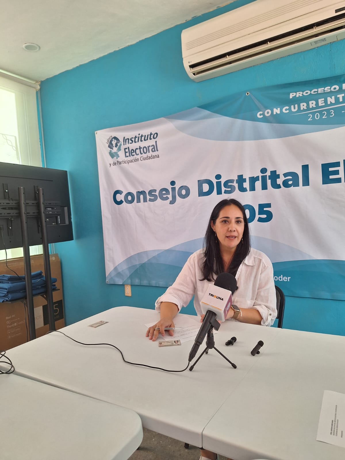 Teresita firma su renuncia a candidatura de alianza en IEPC