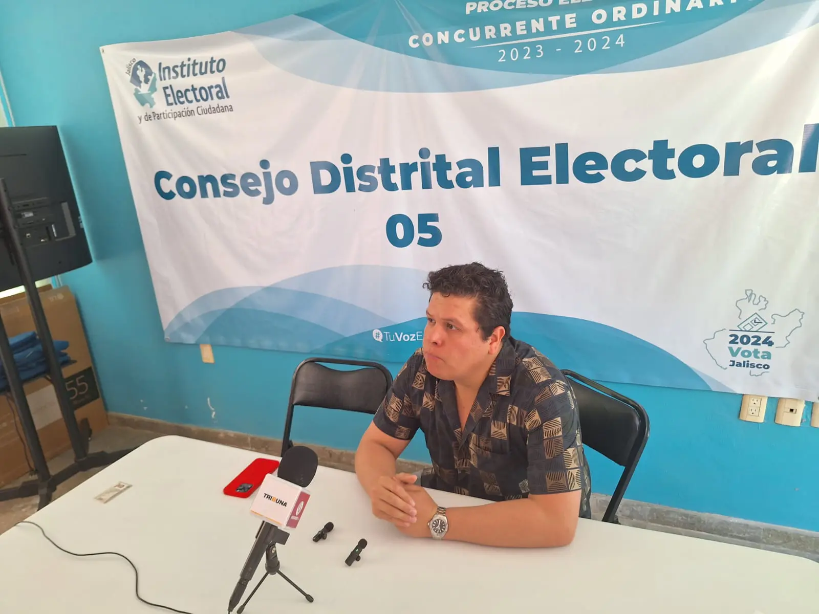 Teresita firma su renuncia a candidatura de alianza en IEPC