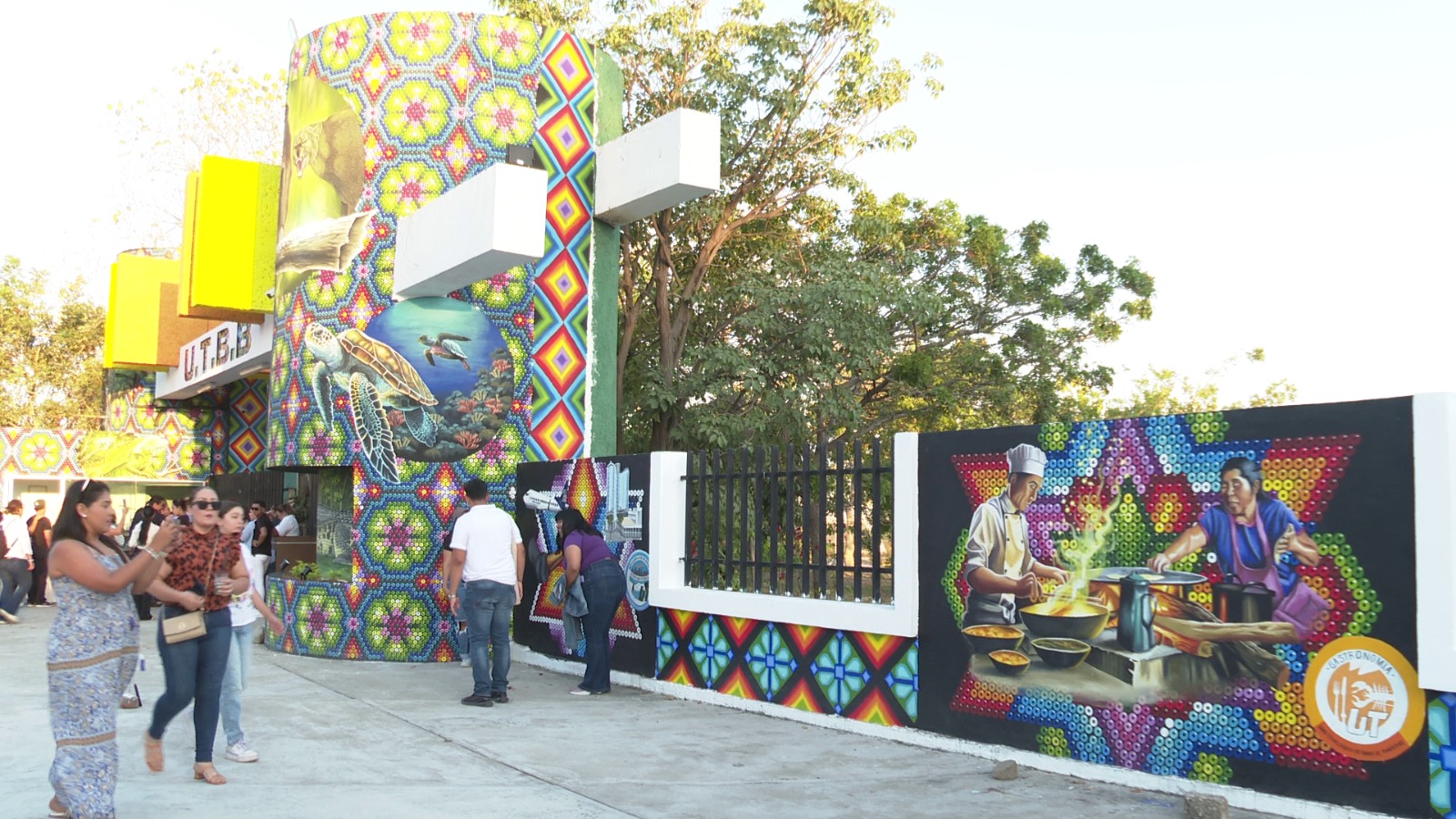 Inauguran mega mural "La Grandeza Jaguarundi" en la UTBB