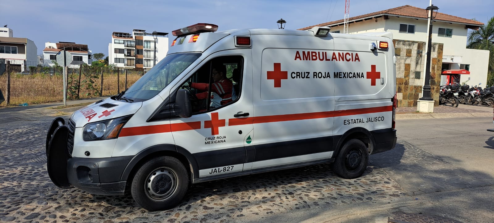 Hombre en situación de calle se arroja al fuego en Vallarta; asegura que se "peleó con la Luna"