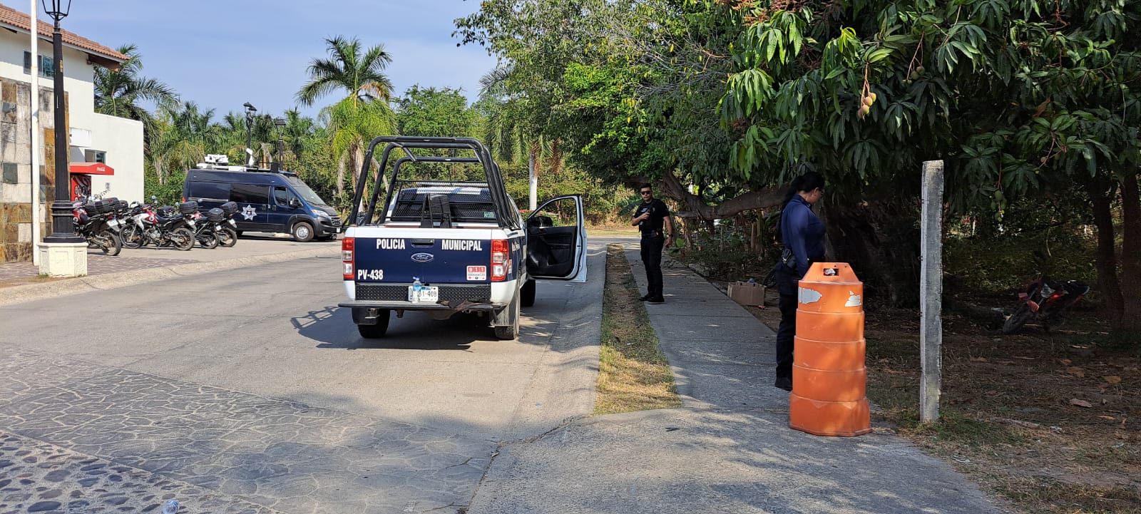 Hombre en situación de calle se arroja al fuego en Vallarta; asegura que se "peleó con la Luna"