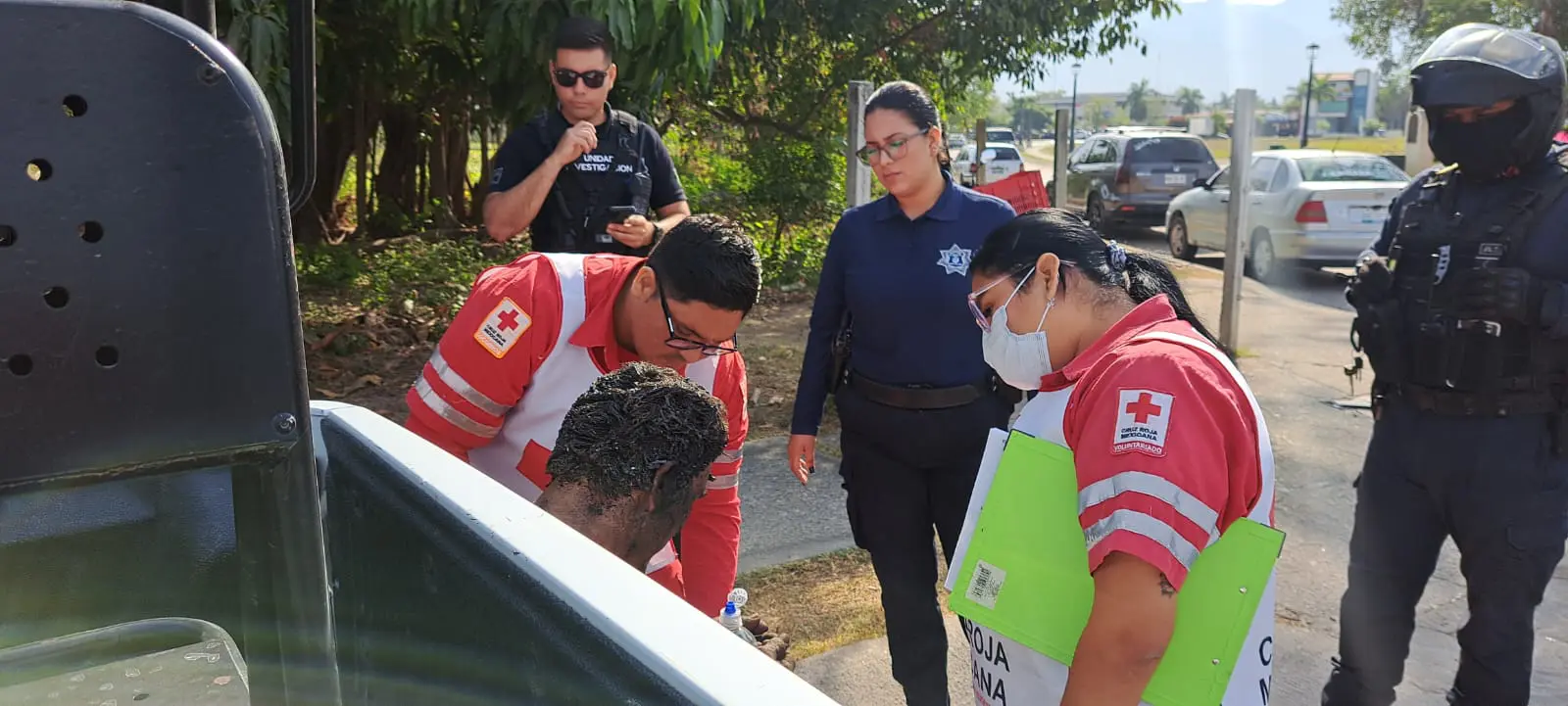 Hombre en situación de calle se arroja al fuego en Vallarta; asegura que se "peleó con la Luna"
