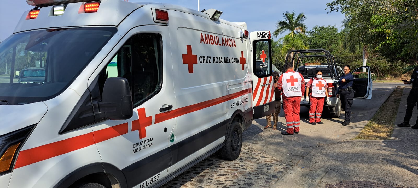 Hombre en situación de calle se arroja al fuego en Vallarta; asegura que se "peleó con la Luna"