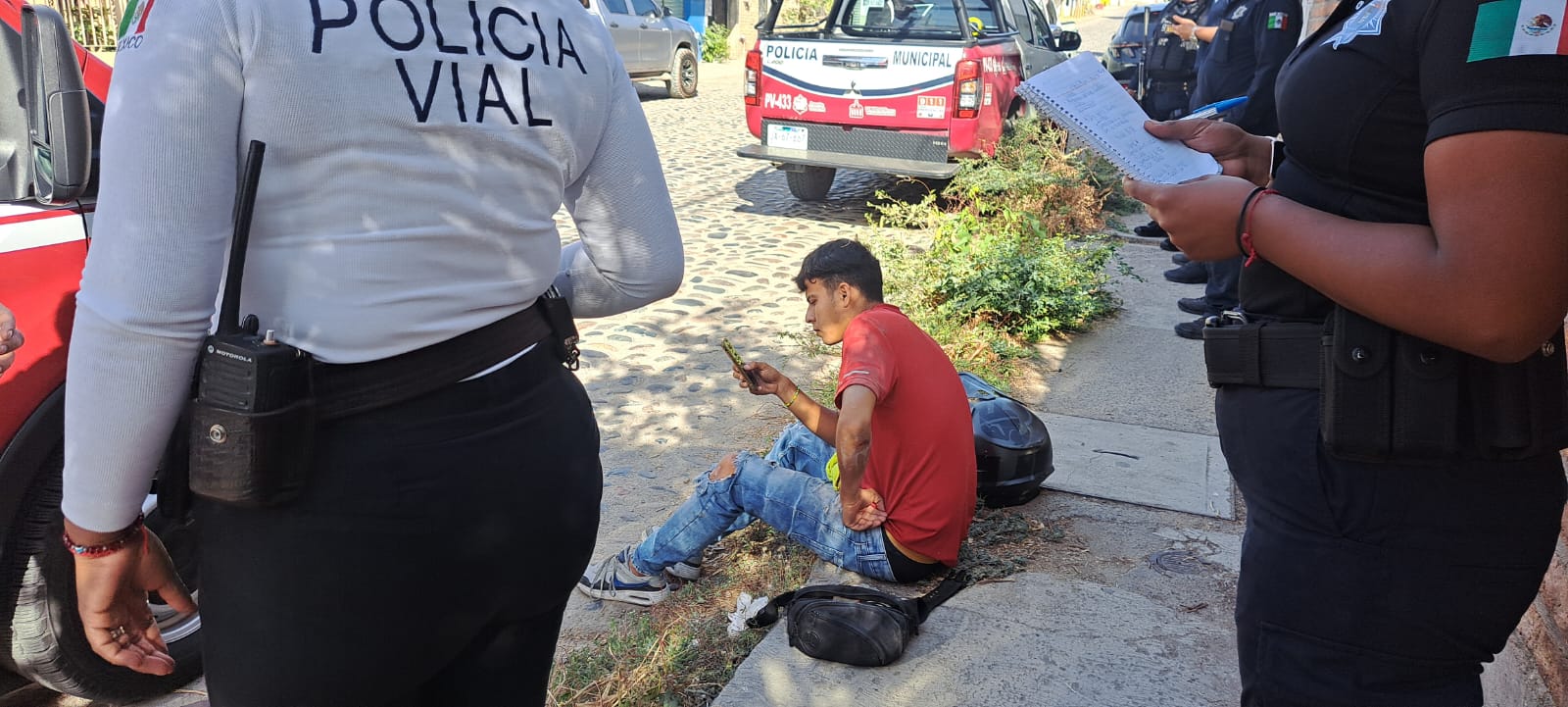 Motociclista atropella a policía en Puerto Vallarta