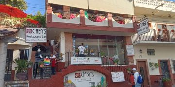 Restaurante en Vallarta enfrenta demanda de vecinos gringos que les “afecta” la música