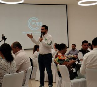 Luis Munguía del PVEM, primero en ir al conversatorio electoral del CCE Vallarta