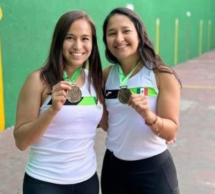 frontenistas Ximena Plácito y Laura Puentes