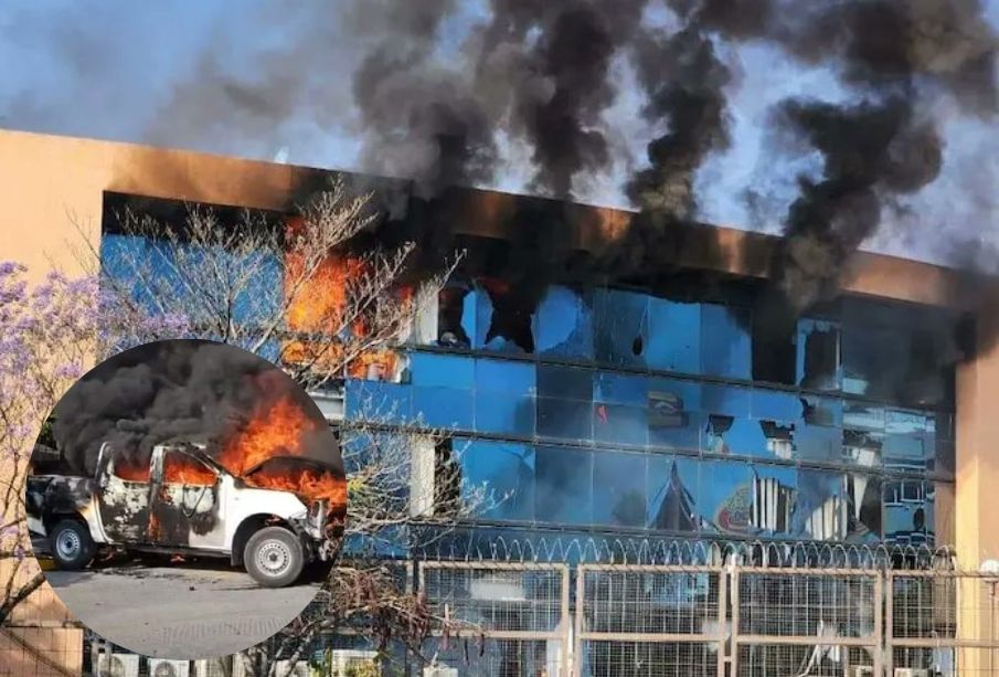 (VIDEO) Normalistas de Ayotzinapa incendian Palacio de Gobierno en Chilpancingo y vehículos