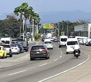 Carros entrando a Vallarta