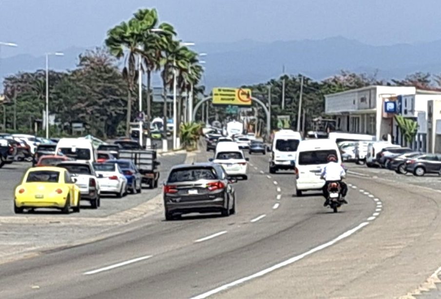 Carros entrando a Vallarta