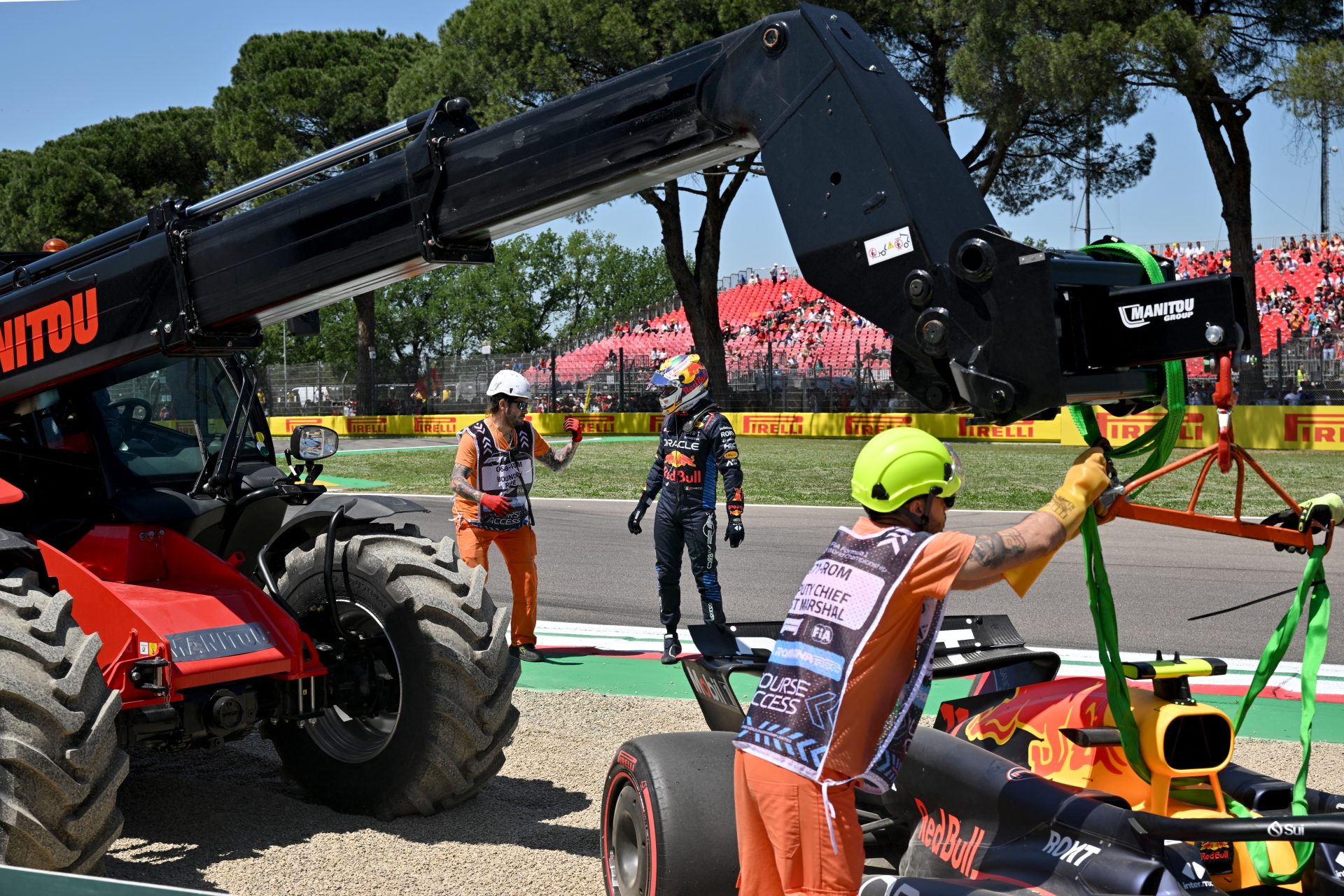 (VIDEO) Checo Pérez sufre choque en el Gran Premio de Emilia-Romagna