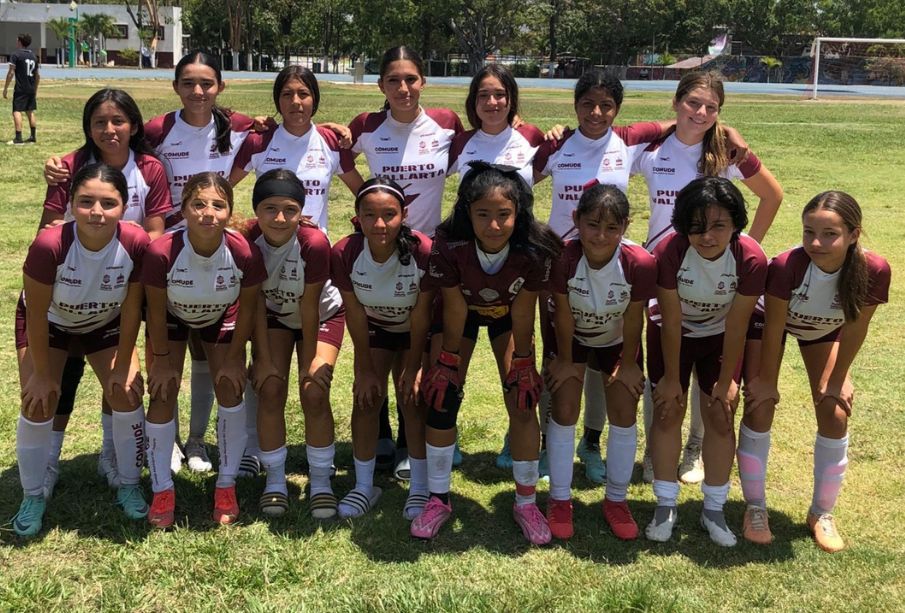 Selectivo de futbol femenil de Puerto Vallarta asiste a visorias en Guadalajara