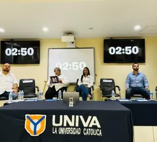 Acuden 5 candidatos a dialogar con estudiantes de Univa