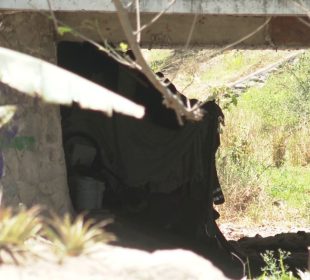 Campamento debajo de puente