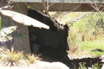 Campamento debajo de puente