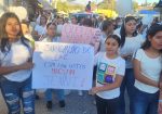 Chicas marchando exigiendo justicia para Fernanda