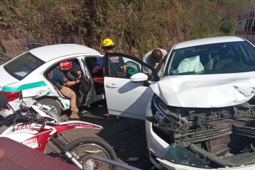 Choque en Las Peñas deja daños cuantiosos