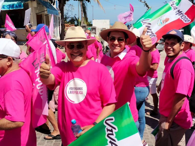 Ciudadanos marchando