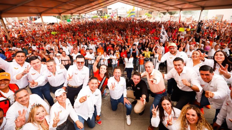 Con un llamado al voto naranja parejo, acuden Pablo Lemus