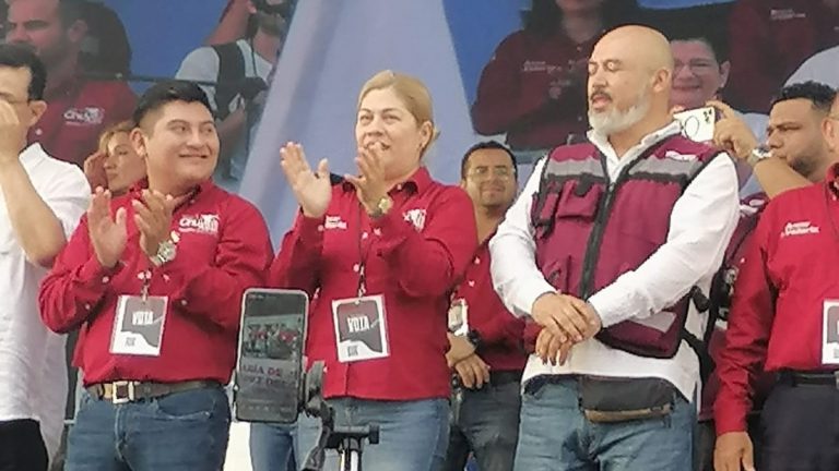 En cierre de campaña Chuyita se convirtió en María de Jesús