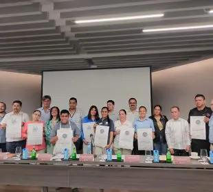 Entrega de distintivos y códigos de conducta