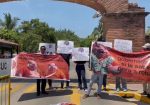 Estudiantes protestando contra El Mochilas