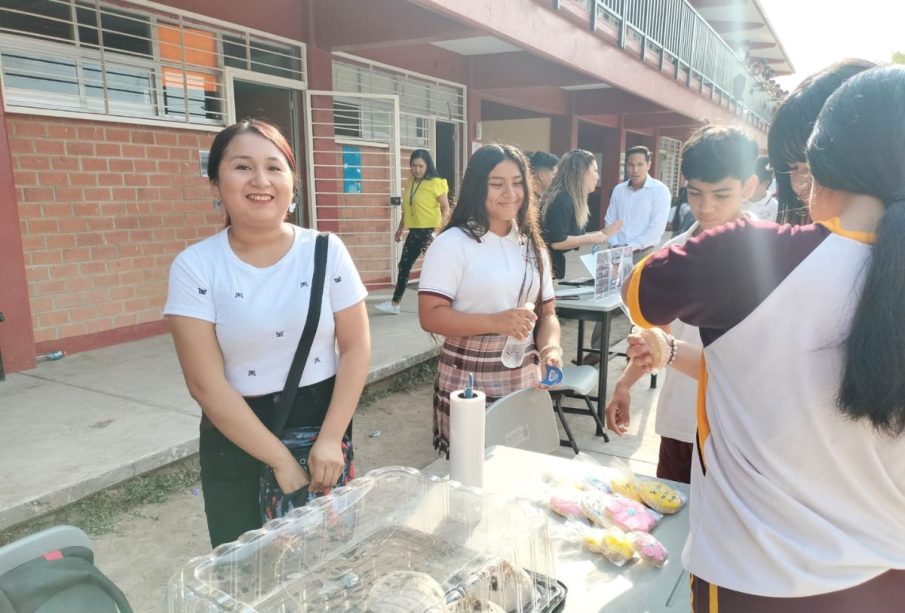 Expo Emprendedores en escuela secundaria