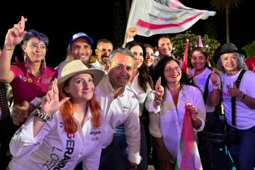 Gerardo López con simpatizantes