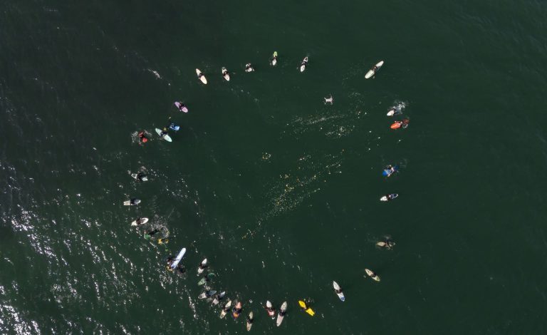 Homenaje a surfistas asesinados en Ensenada