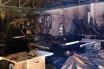 Incendio destruyó casi por completo maderería en Tepic, Nayarit