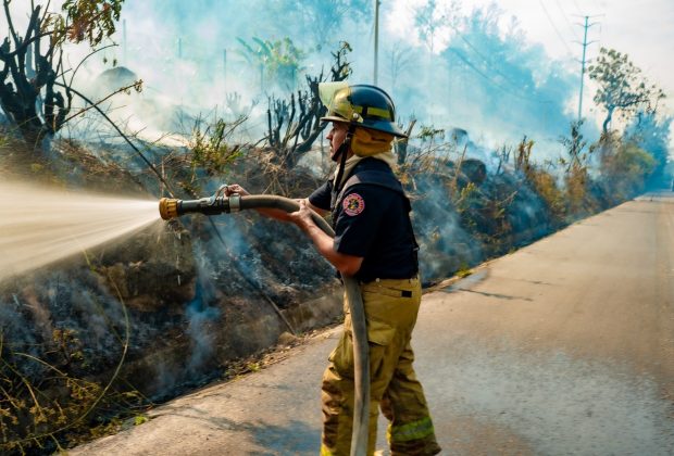 Intentan sofocar incendio en Cerro de San Juan, Tepic, Nayarit