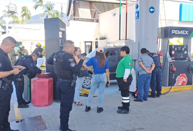 "Loco" sujeto, daña autos y prende fuego a gasolinera