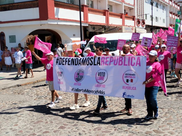 Marcha Rosa en Vallarta