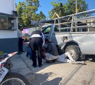 Motociclista lesionado tras impactarse en camioneta