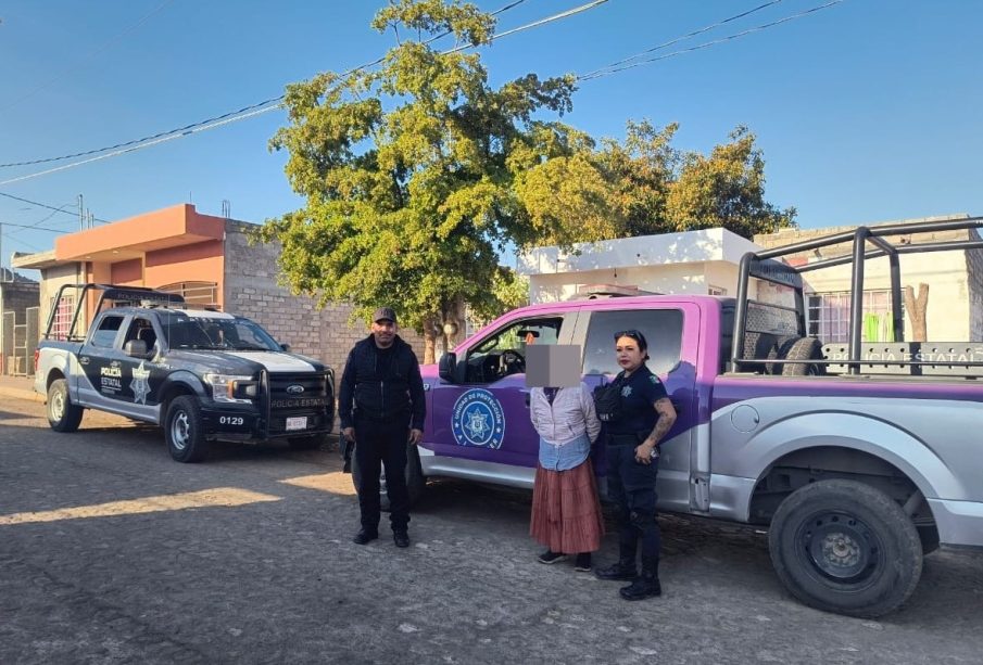Mujer desorientada en autopista Tepic-Guadalajara recibe auxilio