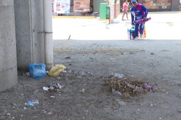 Paso debajo del puente desnivel de Mezcales es un basurero